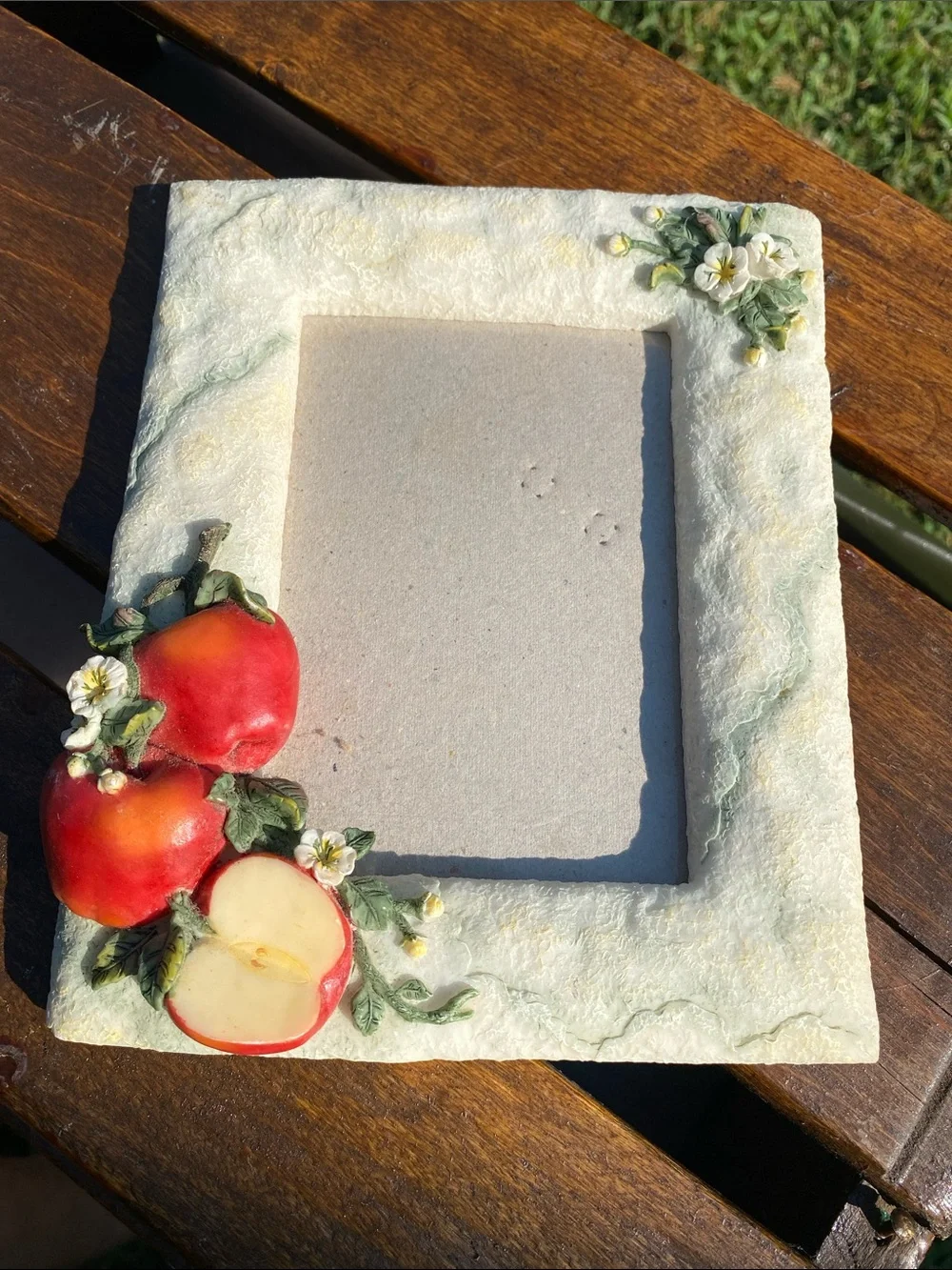 Vintage A. Richesco Corporation Hand-Painted Apple Floral 3D Resin 3.5 X 5 Frame